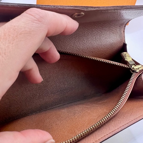 Louis Vuitton Sarah Monogram Leather Wallet - Date Code TH1927 - Picture 5 of 10